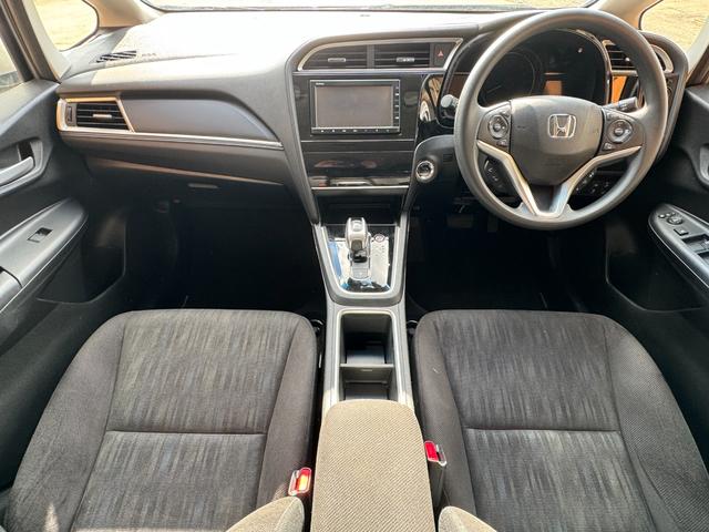 シャトル ハイブリッド ホンダセンシング 4WD ワイパーデアイサー レーンキーピング BTオーディオ 追従クルコン ステアリングスイッチ 純正SDナビ バックカメラ(3枚目)