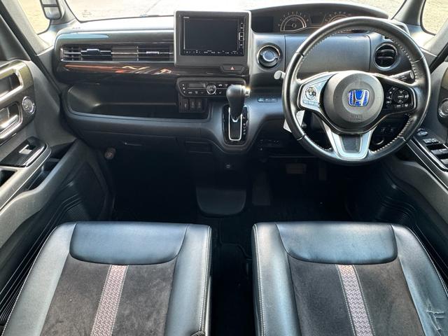 N-BOXカスタム G・EXターボホンダセンシング 4WD ミラーヒーター 純正エンジンスターター 社外足廻り 追従クルコン BT シートヒーター 純正メモリーナビ バックカメラ(3枚目)