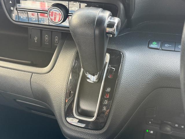 N-BOXカスタム G・EXターボホンダセンシング 4WD ミラーヒーター 純正エンジンスターター 社外足廻り 追従クルコン BT シートヒーター 純正メモリーナビ バックカメラ(9枚目)