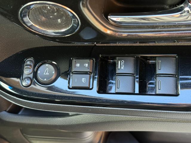 N-BOXカスタム G・EXターボホンダセンシング 4WD ミラーヒーター 純正エンジンスターター 社外足廻り 追従クルコン BT シートヒーター 純正メモリーナビ バックカメラ(19枚目)