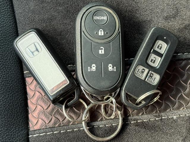 N-BOXカスタム G・EXターボホンダセンシング 4WD ミラーヒーター 純正エンジンスターター 社外足廻り 追従クルコン BT シートヒーター 純正メモリーナビ バックカメラ(25枚目)