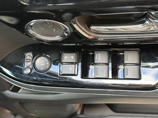 N-BOXカスタム EXターボ 4WD 純正エンジンスターター 電動パーキング コーナーセンサー 追従クルコン 寒冷地仕様 純正メモリーナビ 革シート バックカメラ(19枚目)