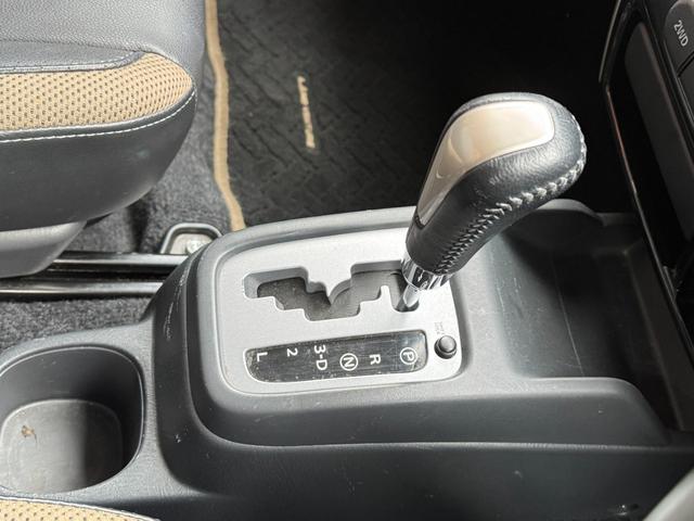 ジムニー ランドベンチャー 4WD ミラーヒーター BT パートタイム4WD シートヒーター 社外メモリーナビ ワンセグTV(9枚目)