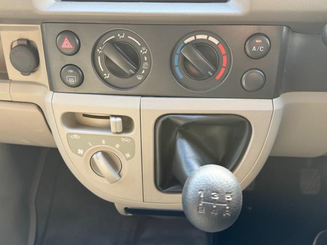 エブリイ ＰＡ　パワステ　エアコン　パートタイム４ＷＤ　５速マニュアル（9枚目）