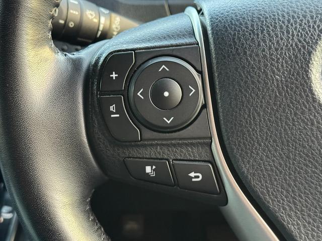 エスクァイア Gi プレミアムパッケージ ブラックテーラード 4WD オートハイビーム レーンキーピング ハンドルヒーター ハーフレザーシート オートライト ステリモ コーナーセンサー 3列シート 純正10インチSDナビ(13枚目)