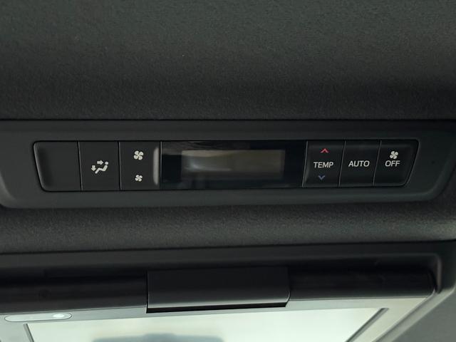 エスクァイア Gi プレミアムパッケージ ブラックテーラード 4WD オートハイビーム レーンキーピング ハンドルヒーター ハーフレザーシート オートライト ステリモ コーナーセンサー 3列シート 純正10インチSDナビ(18枚目)