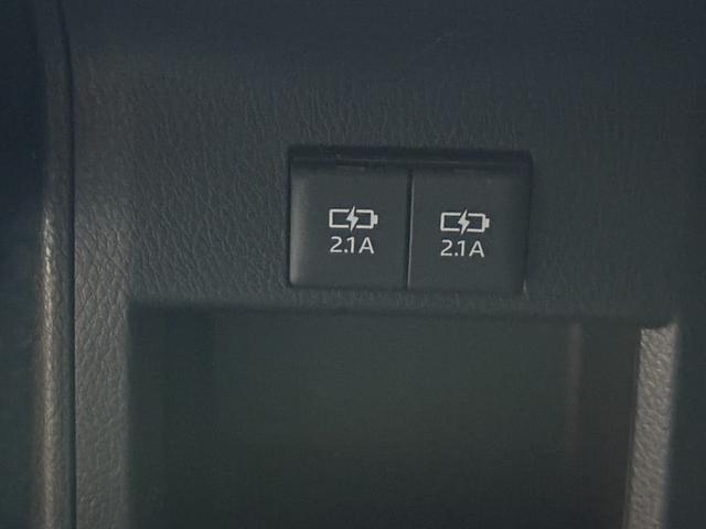 エスクァイア Gi プレミアムパッケージ ブラックテーラード 4WD オートハイビーム レーンキーピング ハンドルヒーター ハーフレザーシート オートライト ステリモ コーナーセンサー 3列シート 純正10インチSDナビ(19枚目)