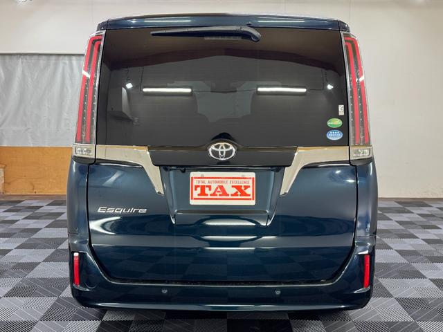 エスクァイア Gi プレミアムパッケージ ブラックテーラード 4WD オートハイビーム レーンキーピング ハンドルヒーター ハーフレザーシート オートライト ステリモ コーナーセンサー 3列シート 純正10インチSDナビ(25枚目)