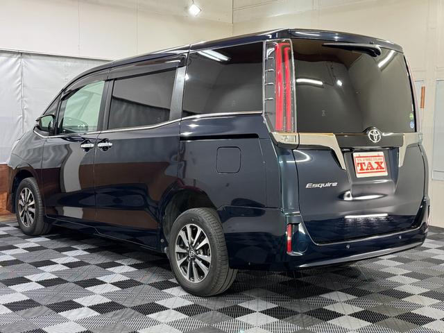 エスクァイア Gi プレミアムパッケージ ブラックテーラード 4WD オートハイビーム レーンキーピング ハンドルヒーター ハーフレザーシート オートライト ステリモ コーナーセンサー 3列シート 純正10インチSDナビ(26枚目)