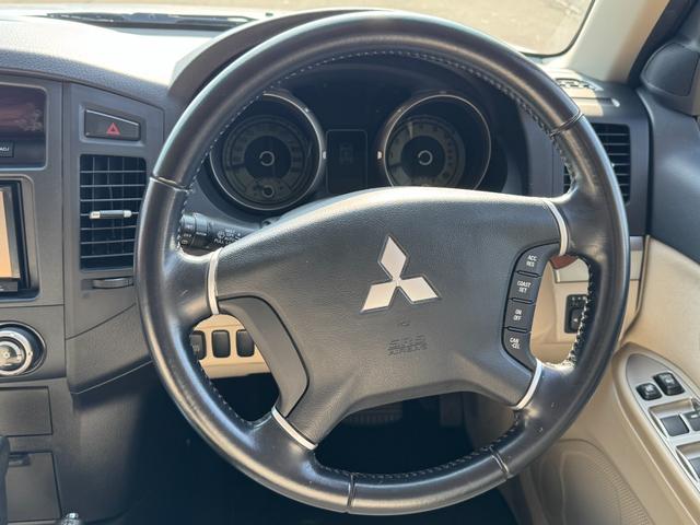 パジェロ ロング　エクシード　４ＷＤ　社外ナビ　クルーズコントロール　フロント・リアフォグ　アクティブスタビリティコントロール　リアヒーター　シートヒーター（4枚目）