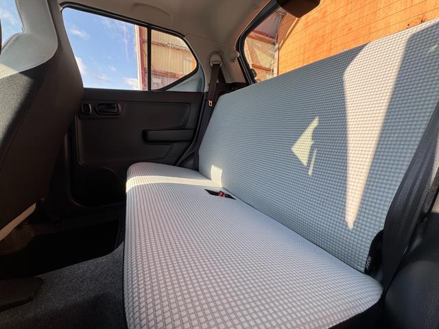 アルト L レーダーブレーキ装着車 4WD 純正CDデッキ AUX 前席シートヒーター ライトレベライザー アイドリングストップ キーレス レーダーブレーキ(7枚目)