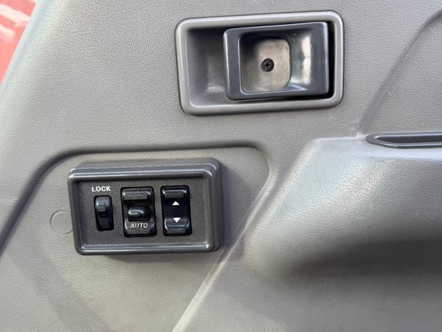 キャンター Ｗキャブロング　２ＷＤ　ＡＭラジオ　ＰＳ　Ｆパワーウィンド　リアヒーター　簡易クレーン２５０ｋｇ吊り（13枚目）