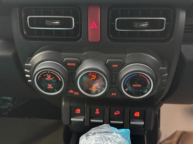 ジムニーノマド ＦＣ　４ＷＤ　ヒルディセントコントロール　トランスファーレバー　追従クルコン　ヘッドライトウォッシャー　コーナーセンサー　前席シートヒーター（5枚目）