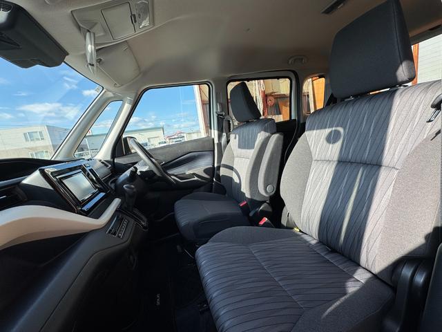 ソリオ ハイブリッドＭＸ　４ＷＤ　社外ナビ　全方位モニター　左パワースライドドア　スズキセーフティサポート　追従クルコン　左右シートヒーター　ステアリングスイッチ　充電ＵＳＢポート　レーンキーピング　ＢＴ（6枚目）