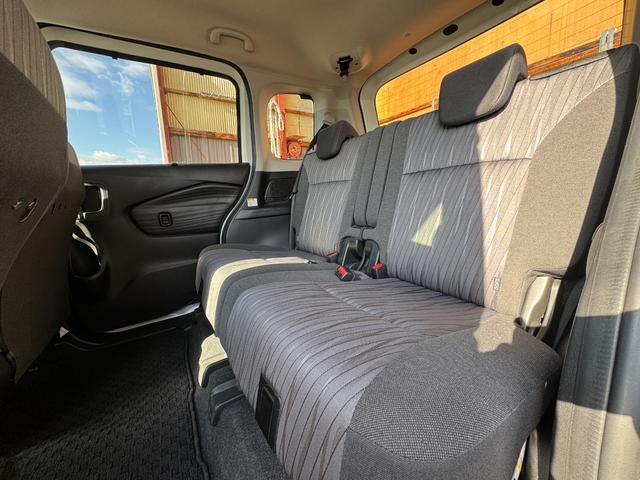 ソリオ ハイブリッドＭＸ　４ＷＤ　社外ナビ　全方位モニター　左パワースライドドア　スズキセーフティサポート　追従クルコン　左右シートヒーター　ステアリングスイッチ　充電ＵＳＢポート　レーンキーピング　ＢＴ（7枚目）