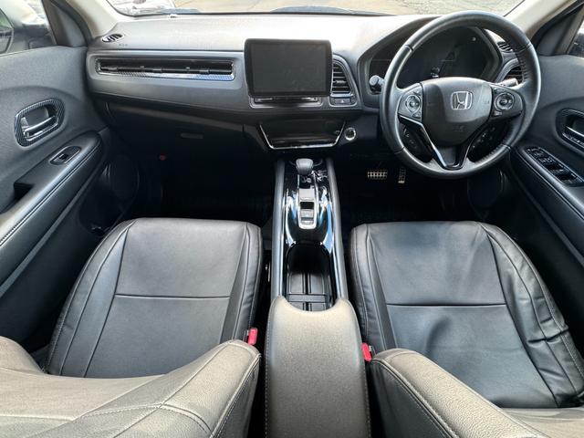 ヴェゼル ハイブリッド・ホンダセンシング　４ＷＤ　社外フローティングナビ　ミラーヒーター　ワイパーデアイサー　追従クルコン　寒冷地仕様　バックカメラ　前後ドラレコ（3枚目）