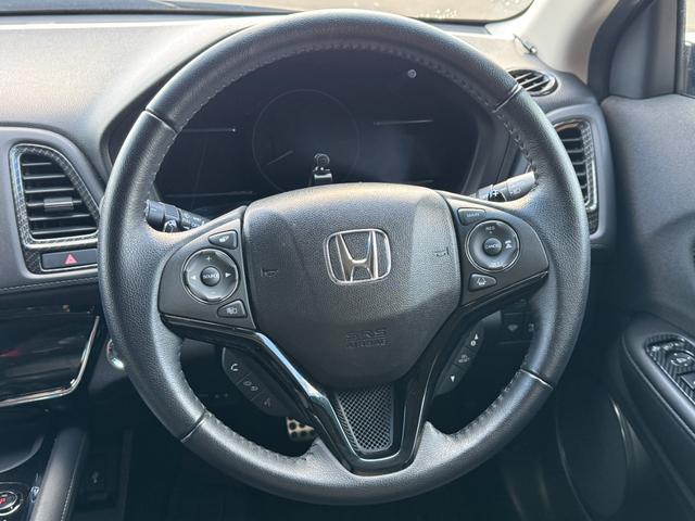 ヴェゼル ハイブリッド・ホンダセンシング　４ＷＤ　社外フローティングナビ　ミラーヒーター　ワイパーデアイサー　追従クルコン　寒冷地仕様　バックカメラ　前後ドラレコ（4枚目）