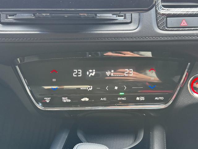 ヴェゼル ハイブリッド・ホンダセンシング　４ＷＤ　社外フローティングナビ　ミラーヒーター　ワイパーデアイサー　追従クルコン　寒冷地仕様　バックカメラ　前後ドラレコ（11枚目）