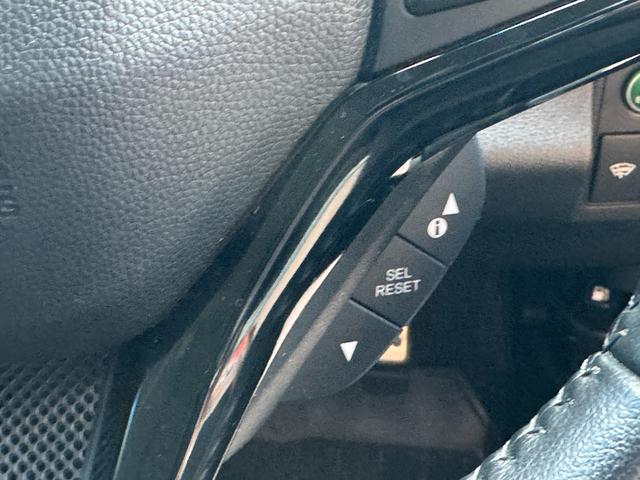 ヴェゼル ハイブリッド・ホンダセンシング　４ＷＤ　社外フローティングナビ　ミラーヒーター　ワイパーデアイサー　追従クルコン　寒冷地仕様　バックカメラ　前後ドラレコ（15枚目）