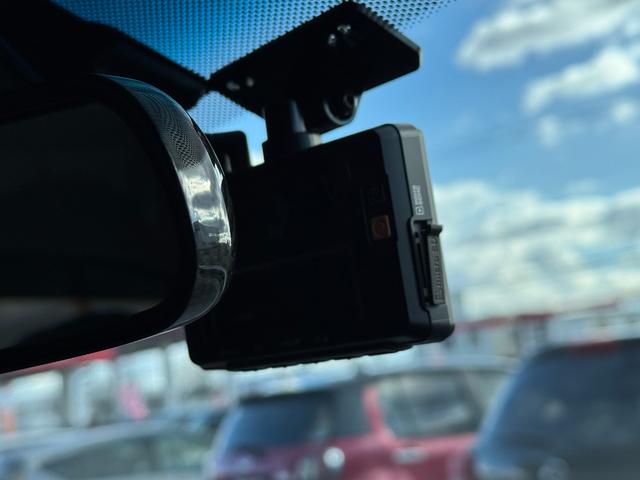 ヴェゼル ハイブリッド・ホンダセンシング　４ＷＤ　社外フローティングナビ　ミラーヒーター　ワイパーデアイサー　追従クルコン　寒冷地仕様　バックカメラ　前後ドラレコ（16枚目）