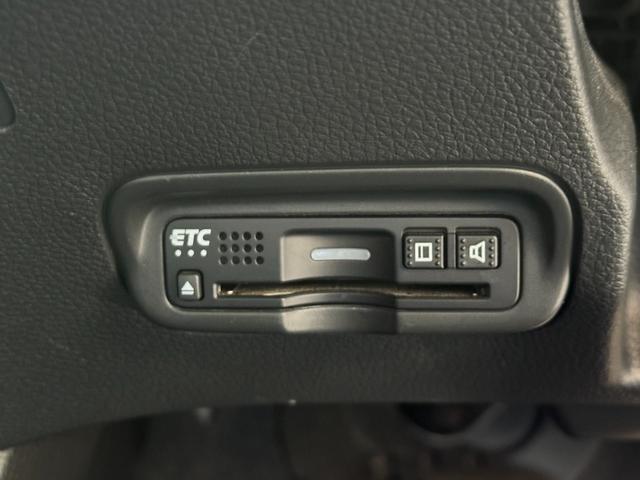 ヴェゼル ハイブリッド・ホンダセンシング　４ＷＤ　社外フローティングナビ　ミラーヒーター　ワイパーデアイサー　追従クルコン　寒冷地仕様　バックカメラ　前後ドラレコ（17枚目）