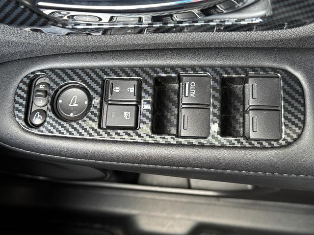 ヴェゼル ハイブリッド・ホンダセンシング　４ＷＤ　社外フローティングナビ　ミラーヒーター　ワイパーデアイサー　追従クルコン　寒冷地仕様　バックカメラ　前後ドラレコ（22枚目）