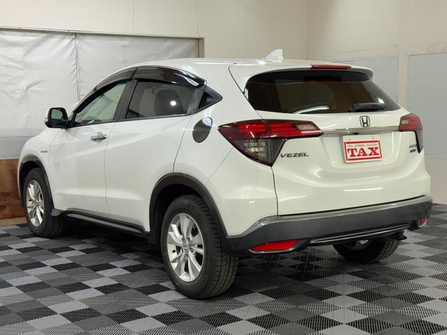 ヴェゼル ハイブリッド・ホンダセンシング　４ＷＤ　社外フローティングナビ　ミラーヒーター　ワイパーデアイサー　追従クルコン　寒冷地仕様　バックカメラ　前後ドラレコ（26枚目）