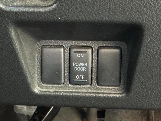 セレナ ハイウェイスター　Ｖセレクション＋セーフティ　４ＷＤ　純正ＳＤナビ　ワンオーナー　フリップダウンモニター　純正エンジンスターター　リアヒーター　バックカメラ　後席モニター　オートライト（12枚目）