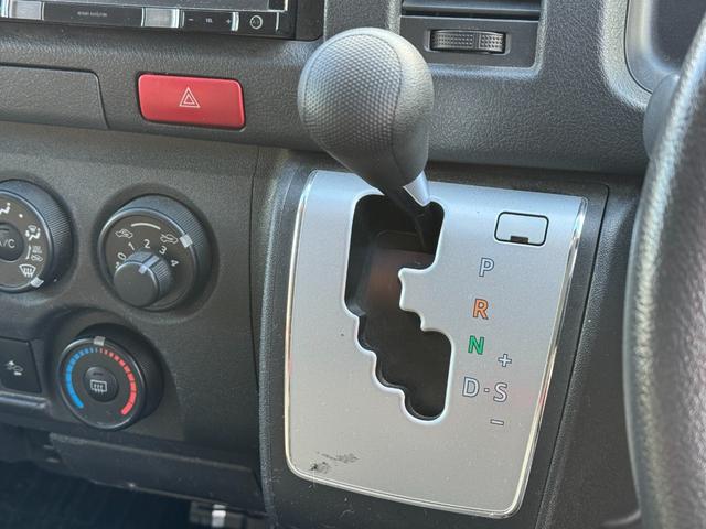 ハイエースバン ロングDX 4WD 社外メモリーナビ トヨタセーフティセンス オートハイビーム 寒冷地仕様 リアヒーター バックカメラ(9枚目)