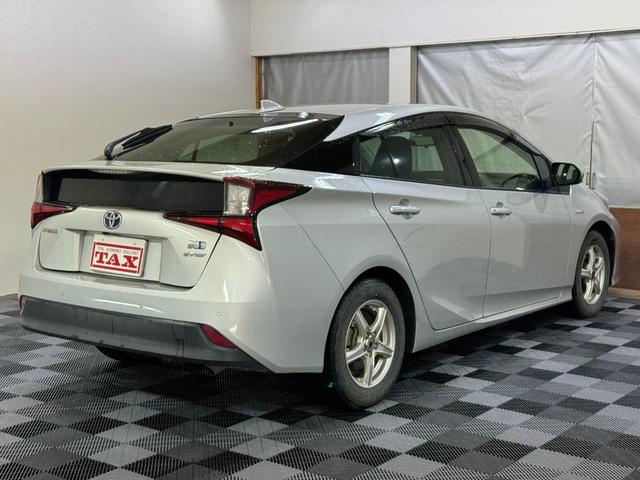 プリウス S 4WD レーンキーピング EVモード コーナーセンサー ワイパーデアイサー オートライト 寒冷地仕様 社外ナビ バックカメラ(2枚目)