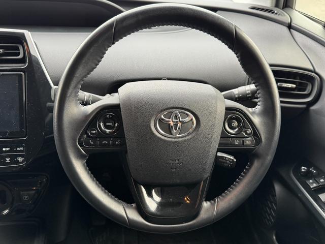 プリウス S 4WD レーンキーピング EVモード コーナーセンサー ワイパーデアイサー オートライト 寒冷地仕様 社外ナビ バックカメラ(4枚目)