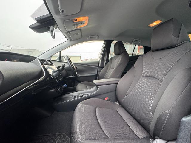 プリウス S 4WD レーンキーピング EVモード コーナーセンサー ワイパーデアイサー オートライト 寒冷地仕様 社外ナビ バックカメラ(6枚目)