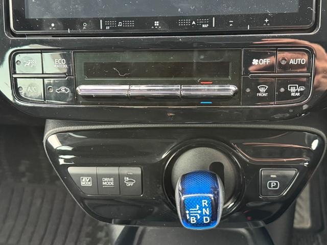 プリウス S 4WD レーンキーピング EVモード コーナーセンサー ワイパーデアイサー オートライト 寒冷地仕様 社外ナビ バックカメラ(9枚目)