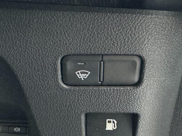 プリウス S 4WD レーンキーピング EVモード コーナーセンサー ワイパーデアイサー オートライト 寒冷地仕様 社外ナビ バックカメラ(16枚目)