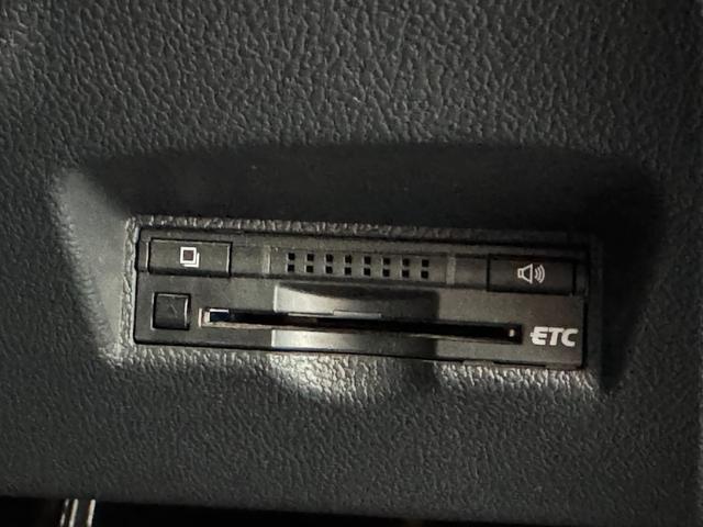 プリウス S 4WD レーンキーピング EVモード コーナーセンサー ワイパーデアイサー オートライト 寒冷地仕様 社外ナビ バックカメラ(17枚目)