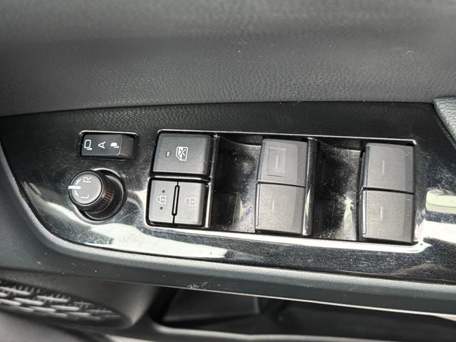 プリウス S 4WD レーンキーピング EVモード コーナーセンサー ワイパーデアイサー オートライト 寒冷地仕様 社外ナビ バックカメラ(19枚目)