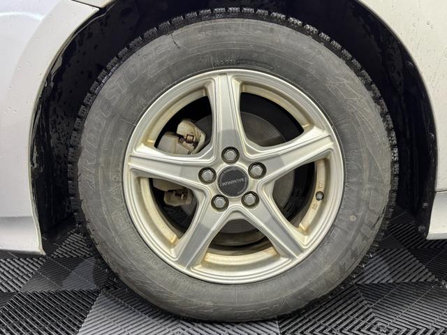 プリウス S 4WD レーンキーピング EVモード コーナーセンサー ワイパーデアイサー オートライト 寒冷地仕様 社外ナビ バックカメラ(24枚目)