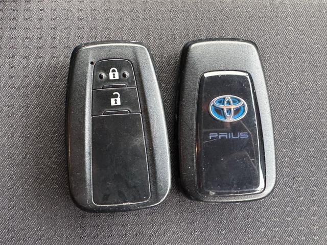 プリウス S 4WD レーンキーピング EVモード コーナーセンサー ワイパーデアイサー オートライト 寒冷地仕様 社外ナビ バックカメラ(25枚目)