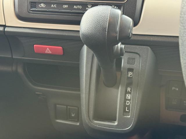 スペーシア ハイブリッドＧ　４ＷＤ　運転席シートヒーター　オートライト　オートハイビーム　横滑り防止　デュアルカメラブレーキサポート　アイドリングストップ　プッシュスタート（8枚目）