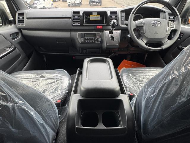 ハイエースバン ロングスーパーGL ダークプライムS 4WD 純正マット・バイザー付き 両側パワスラ 寒冷地仕様 リアヒータークーラー プリクラッシュセーフティ フロント・サイド・リアカメラ付き オートライト オートハイビーム ハーフレザーシート(3枚目)