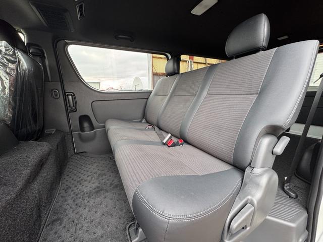 ハイエースバン ロングスーパーGL ダークプライムS 4WD 純正マット・バイザー付き 両側パワスラ 寒冷地仕様 リアヒータークーラー プリクラッシュセーフティ フロント・サイド・リアカメラ付き オートライト オートハイビーム ハーフレザーシート(6枚目)