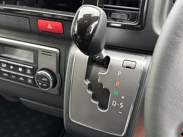 ハイエースバン ロングスーパーGL ダークプライムS 4WD 純正マット・バイザー付き 両側パワスラ 寒冷地仕様 リアヒータークーラー プリクラッシュセーフティ フロント・サイド・リアカメラ付き オートライト オートハイビーム ハーフレザーシート(8枚目)