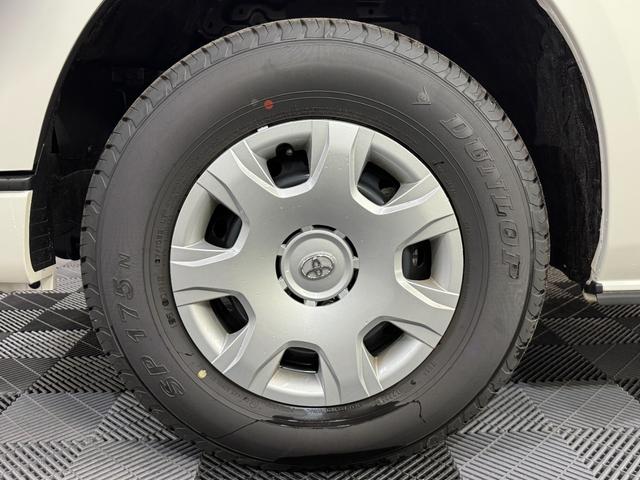 ハイエースバン ロングスーパーGL ダークプライムS 4WD 純正マット・バイザー付き 両側パワスラ 寒冷地仕様 リアヒータークーラー プリクラッシュセーフティ フロント・サイド・リアカメラ付き オートライト オートハイビーム ハーフレザーシート(27枚目)