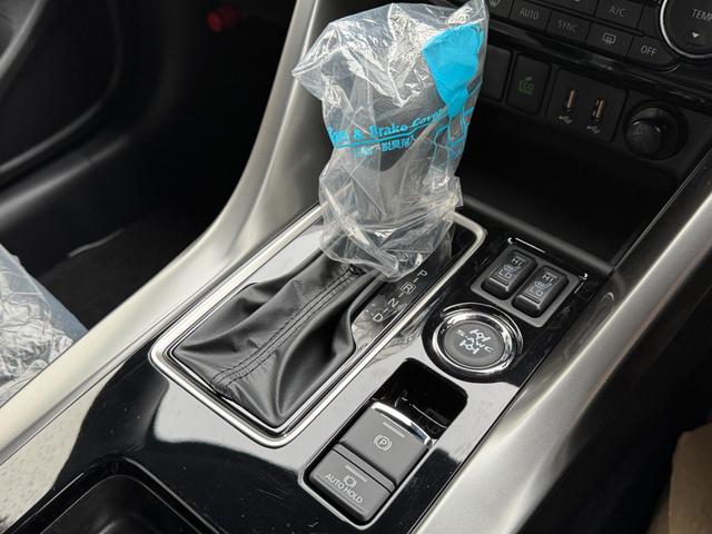 納車の前には心を込めて美装いたします！必要とあれば板金塗装・ワックスがけ・バフがけ磨き上げ・ヘッドライトの曇りも専用バフがけ！