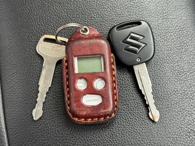 ジムニー クロスアドベンチャー 4WD 社外エンジンスターター リフトアップ 社外足廻り シートヒーター ミラーヒーター 追加メーター 社外マフラー ハーフレザーシート(17枚目)