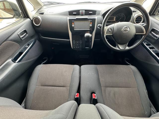 デイズ ハイウェイスター　Ｇターボ　４ＷＤ　純正メモリーナビ　フルセグＴＶ　ＣＤ　ＤＶＤ　アラウンドビューモニター　純正エンジンスターター　全方位カメラ　ターボ　ステアリングスイッチ（3枚目）