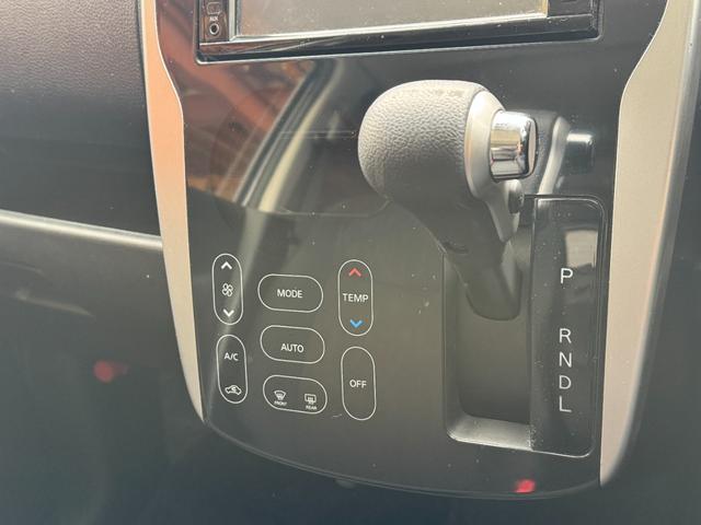 デイズ ハイウェイスター　Ｇターボ　４ＷＤ　純正メモリーナビ　フルセグＴＶ　ＣＤ　ＤＶＤ　アラウンドビューモニター　純正エンジンスターター　全方位カメラ　ターボ　ステアリングスイッチ（9枚目）