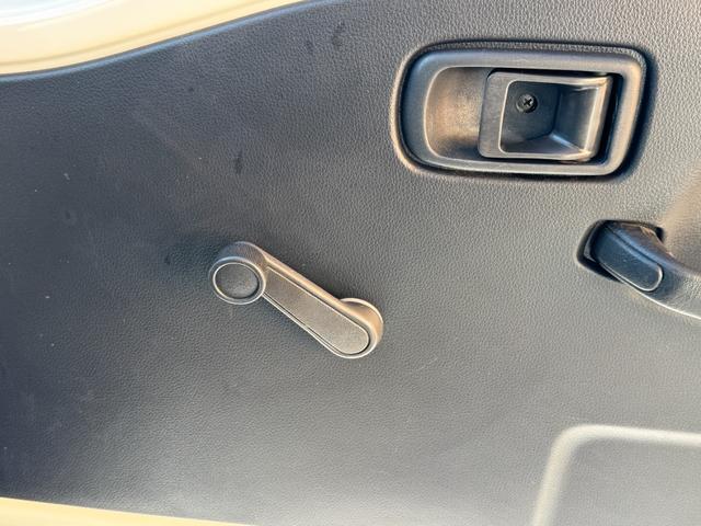 ハイゼットトラック スタンダード　エアコン・パワステレス　４ＷＤ　エアコン　パワステ　４速オートマ　ラジオ　運転席エアバック（9枚目）