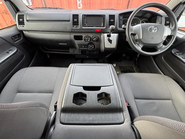 ハイエースバン ウェルキャブ　４ＷＤ　トヨタセーフティセンス　車いすスローパー　リアヒーター　リアクーラー　バックカメラ　社外ナビ　オートハイビーム　寒冷地仕様（3枚目）