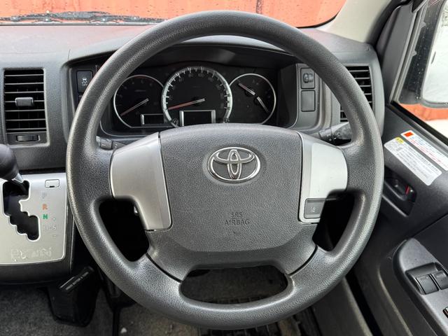 ハイエースバン ウェルキャブ　４ＷＤ　トヨタセーフティセンス　車いすスローパー　リアヒーター　リアクーラー　バックカメラ　社外ナビ　オートハイビーム　寒冷地仕様（4枚目）